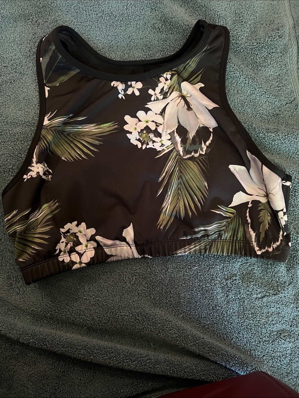 High-Neck Floral Crop Tank Top in Black